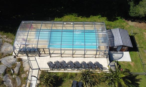 La piscine de Stereden vue par un drône en juin 2022 - Stereden, Village de Chalets
