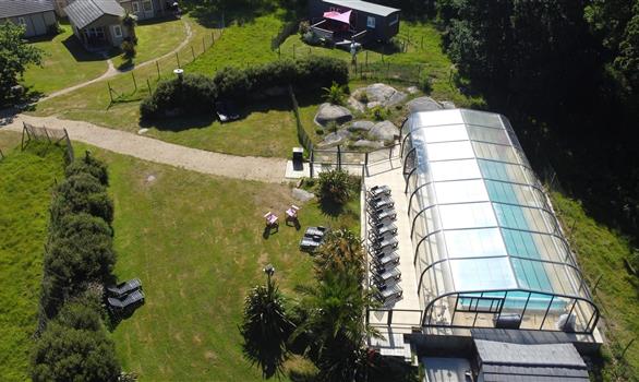 La piscine de Stereden vue par un drône en juin 2022 - Stereden, Village de Chalets