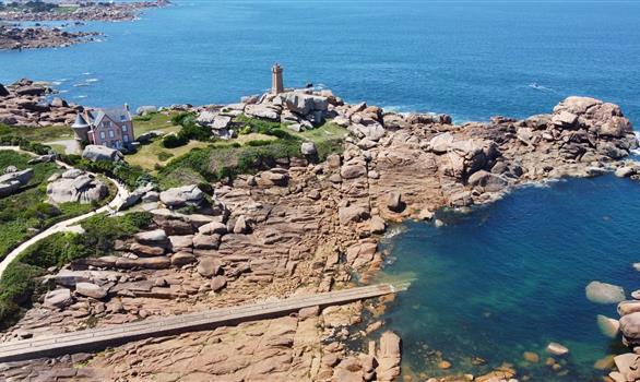 Ploumanac'h : le site du phare de Men Ruz - Stereden, Village de Chalets