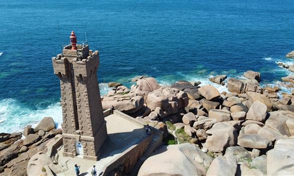 Ploumanac'h : le site du phare de Men Ruz - Stereden, Village de Chalets