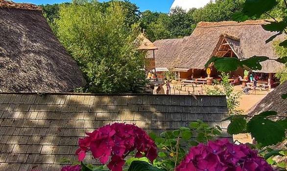 Le Village Gaulois, près du Radôme de Pleumeur-Bodou - Stereden, Village de Chalets