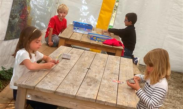 Les enfants jouent ensemble ! - Stereden, Village de Chalets