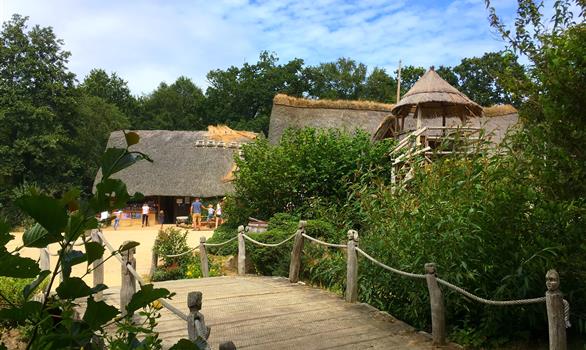 Le Village Gaulois, parc de loisirs, jeux et découvertes - Stereden, Village de Chalets