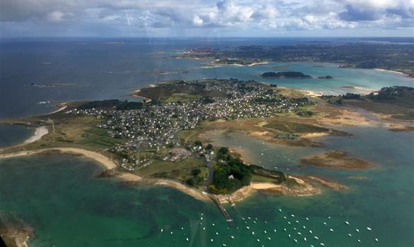 Vue aérienne de l'Île-Grande (c) 2022 B Lhotellier  - Stereden, Village de Chalets