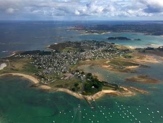 Vue aérienne de l'Île-Grande (c) 2022 B Lhotellier  - Stereden, Village de Chalets