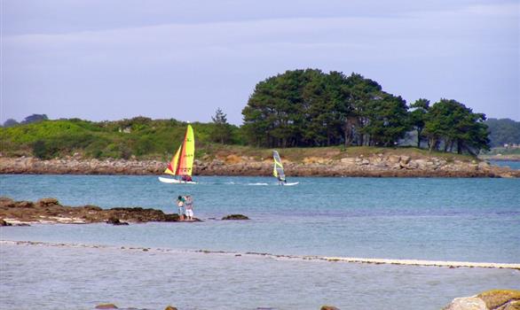 L'Île-Grande, en Pleumeur-Bodou : baie de Keryvon à marée haute - Stereden, Village de Chalets
