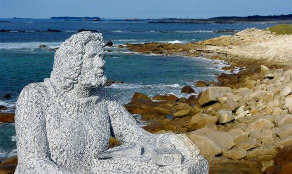 L'Île-Grande, en Pleumeur-Bodou : la statue du carrier - Stereden, Village de Chalets