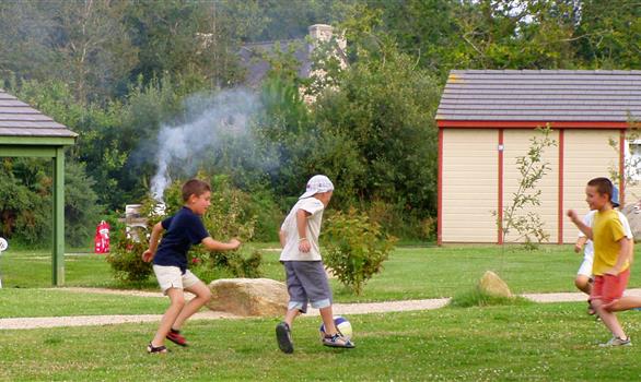 Et c'est parti pour un match passionné ! - Stereden, Village de Chalets