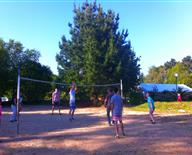 Aire de volley-ball pour les ados et les adultes