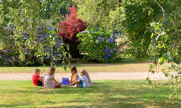Les enfants peuvent se faire des copains - Stereden, Village de Chalets