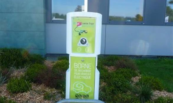 Bornes de recharge au pôle Phoenix (400 mètres du Village STEREDEN) - Stereden, Village de Chalets